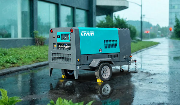 Le compresseur d'air diesel portable de marque CFAIR fonctionne sur le site